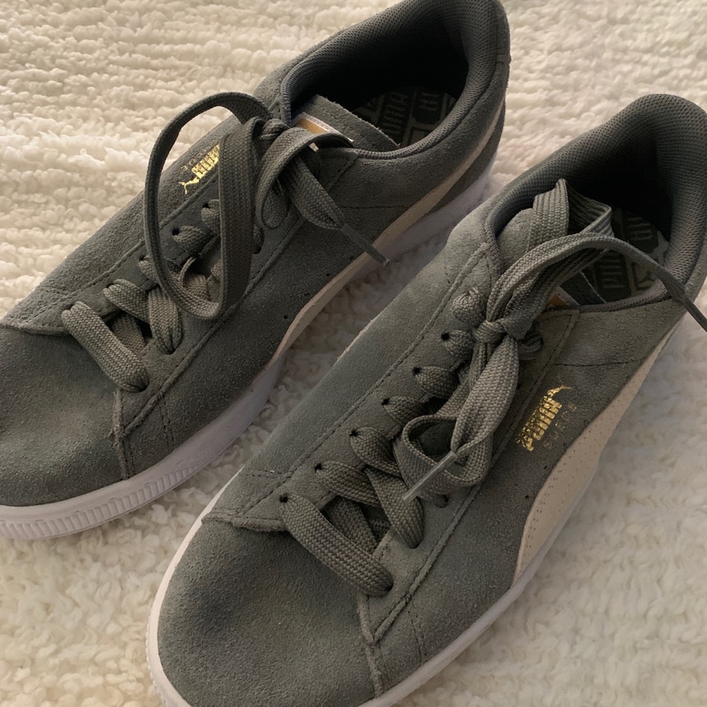 Pumas suede
